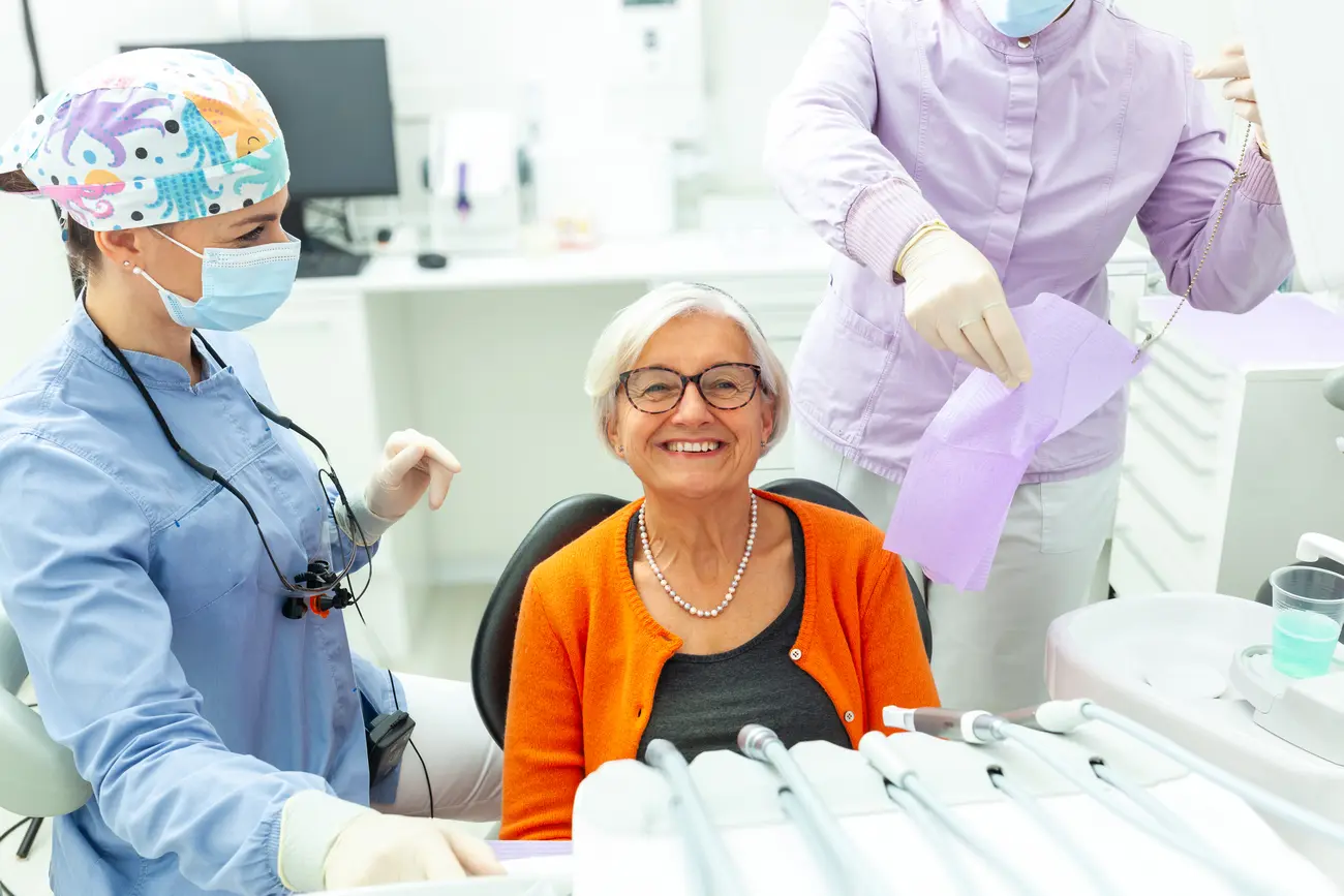 Mosty na implantach – kompletna metamorfoza usmiechu